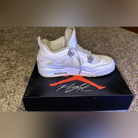 I’m selling a pair of Jordan 4 pure money 2017 (Size 10). - Picture 6 of 8